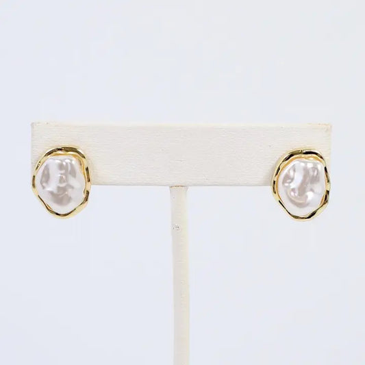 East Aurora Pearl Stud Earrng